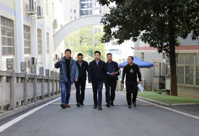 【美好学校】市教育局副局长罗裔检查我校安全工作